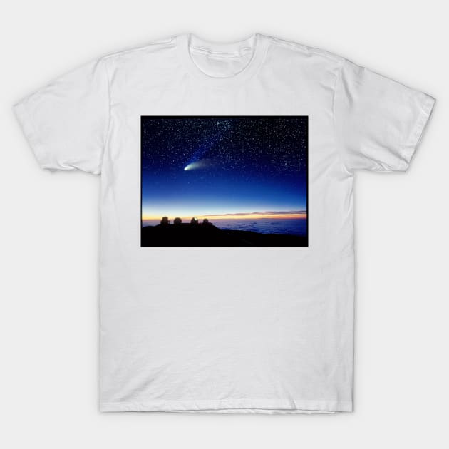 Mauna kea observatory & comet Hale-Bopp (R118/0241) T-Shirt by SciencePhoto